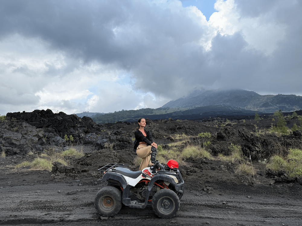 Тур на квадроциклах по окрестностям вулкана Батур Тур на квадроциклах по окрестностям вулкана Батур