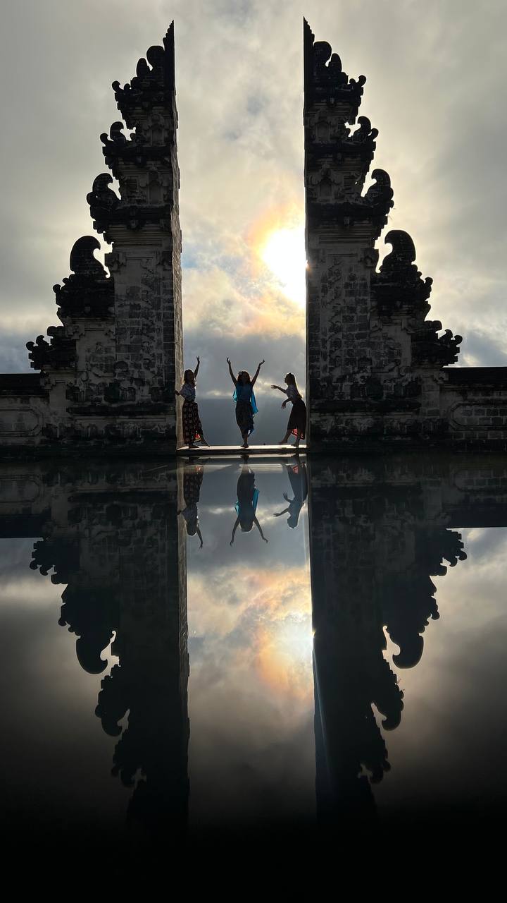 Знаменитые «Ворота в небеса» храма Пура Лемпуянг и королевский сад Тирта Гангга