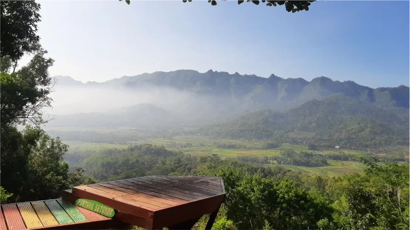 Храм Боробудур и рассвет в Пунтхук-Сетумбу 