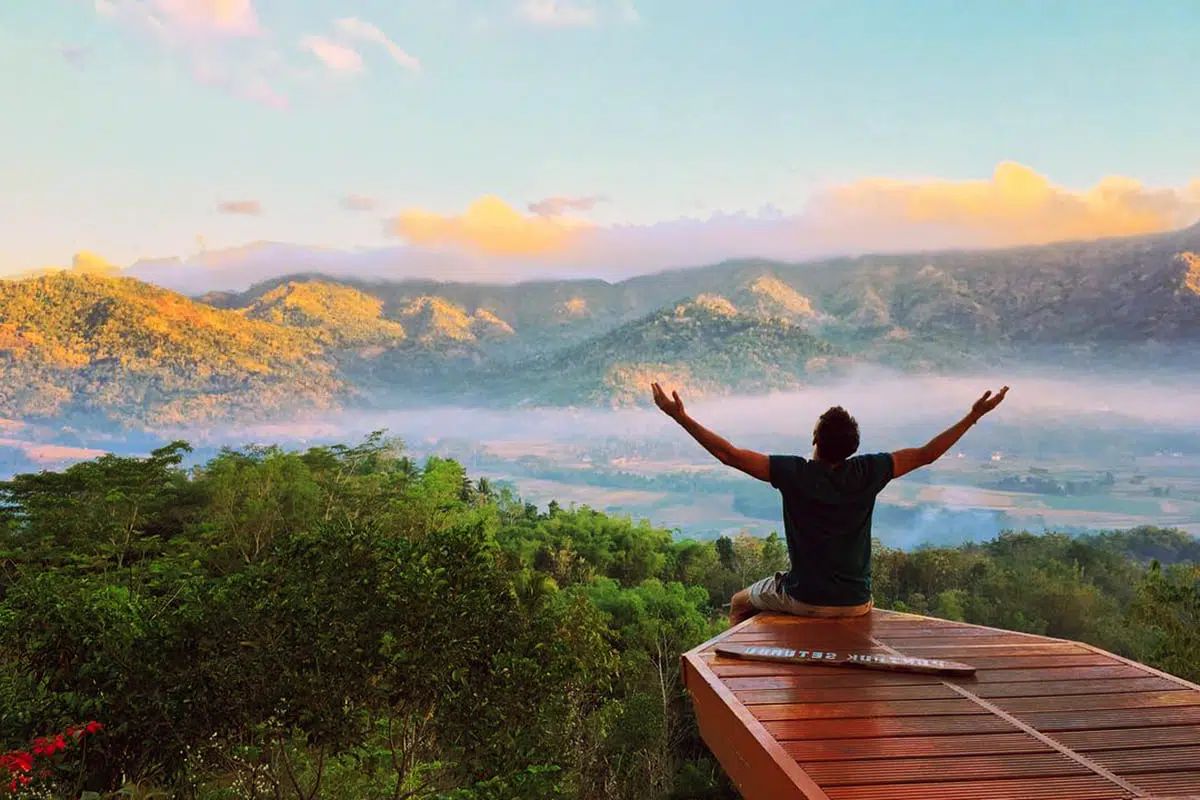 Храм Боробудур и рассвет в Пунтхук-Сетумбу 