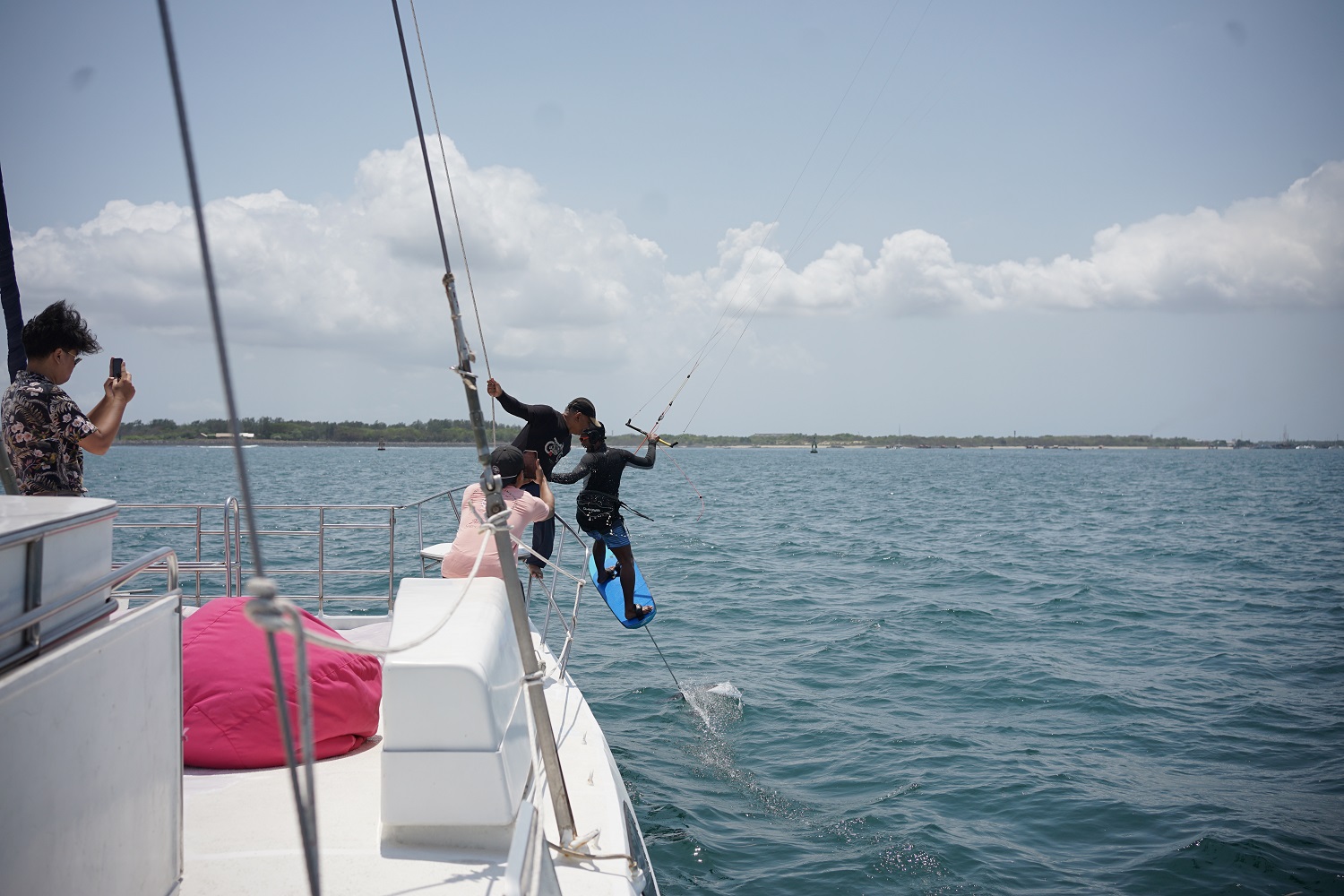 Круиз на маленьком катамаране (до 15 чел)