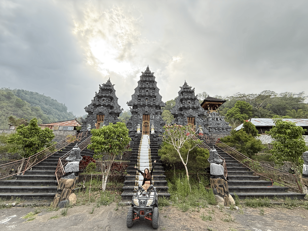 Тур на квадроциклах по окрестностям вулкана Батур Тур на квадроциклах по окрестностям вулкана Батур