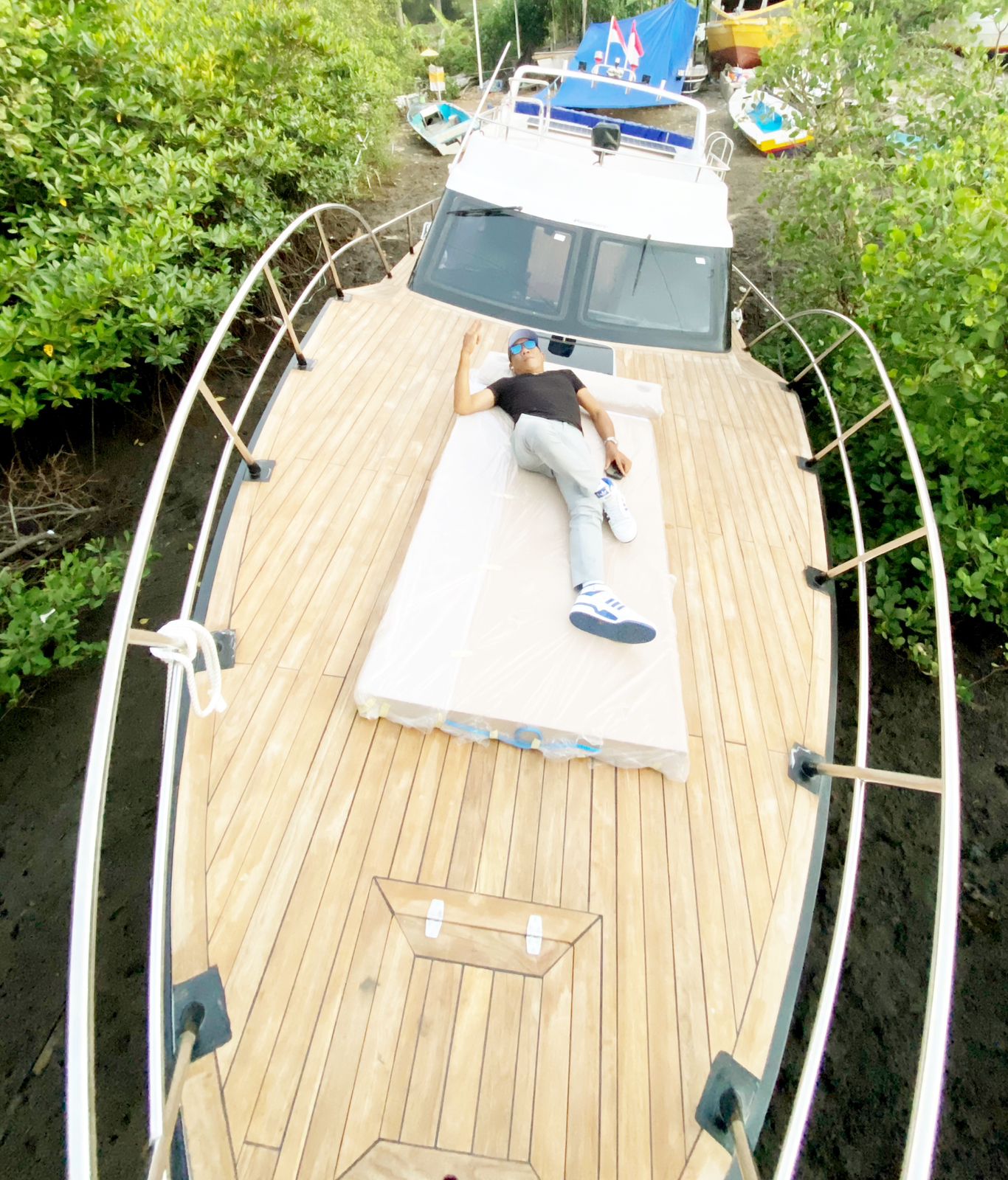 Круиз на средней яхте (до 15 человек)