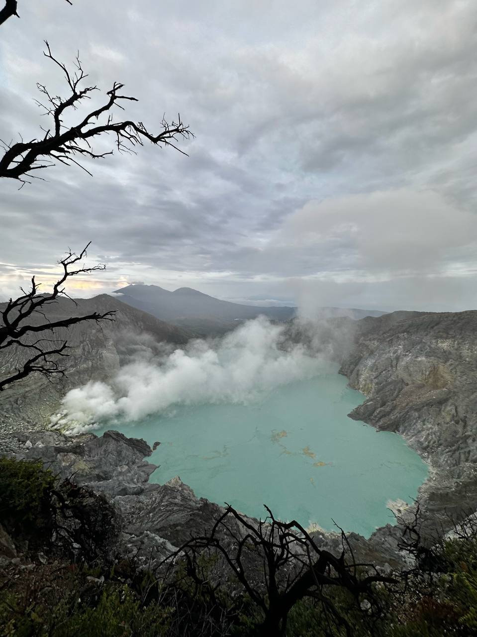 Рассвет на вулкане Иджен (Остров Ява)