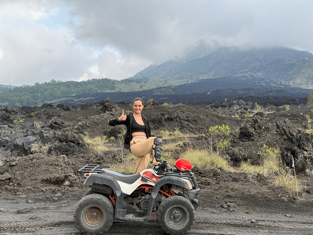 Тур на квадроциклах по окрестностям вулкана Батур Тур на квадроциклах по окрестностям вулкана Батур