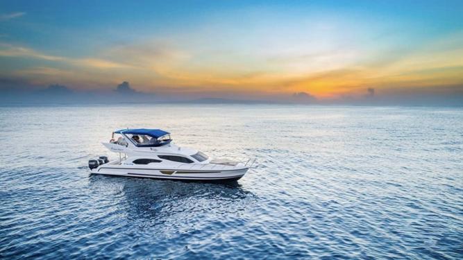 Large Yacht Cruise (up to 17 guests)