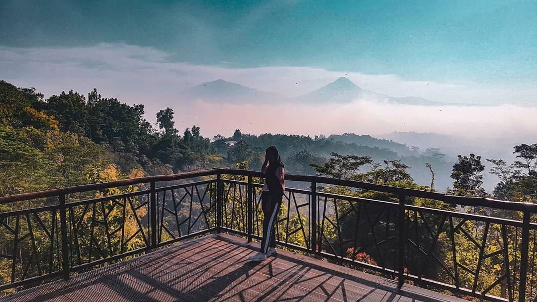 Храм Боробудур и рассвет в Пунтхук-Сетумбу 