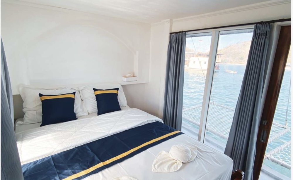 Komodo Archipelago Liveaboard Island Cruises