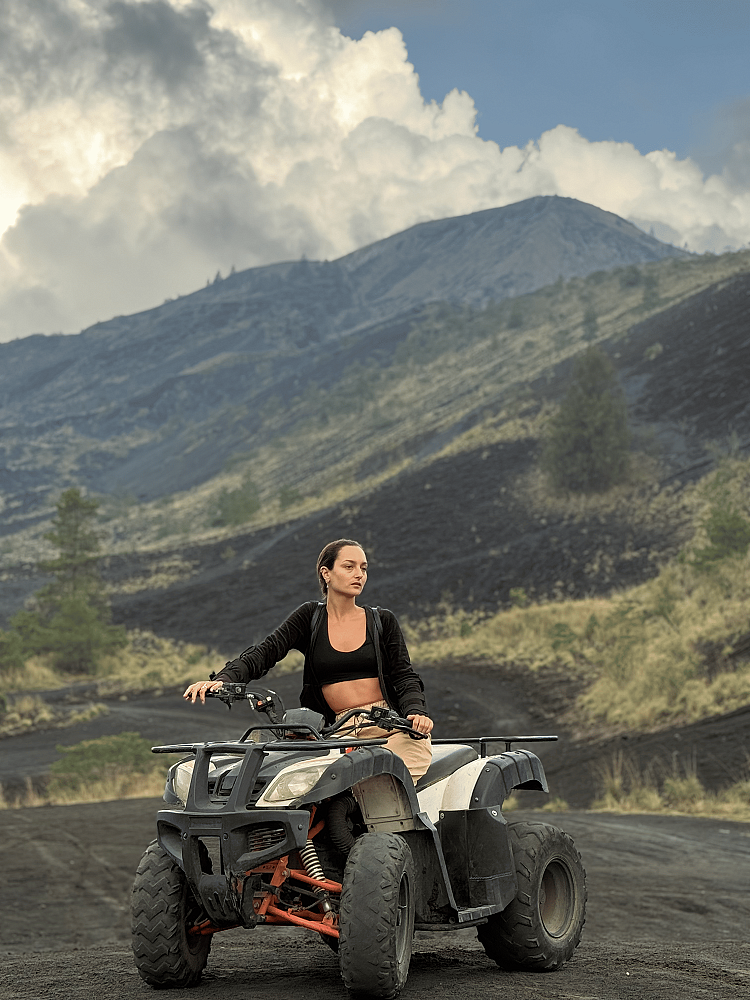 Тур на квадроциклах по окрестностям вулкана Батур Тур на квадроциклах по окрестностям вулкана Батур