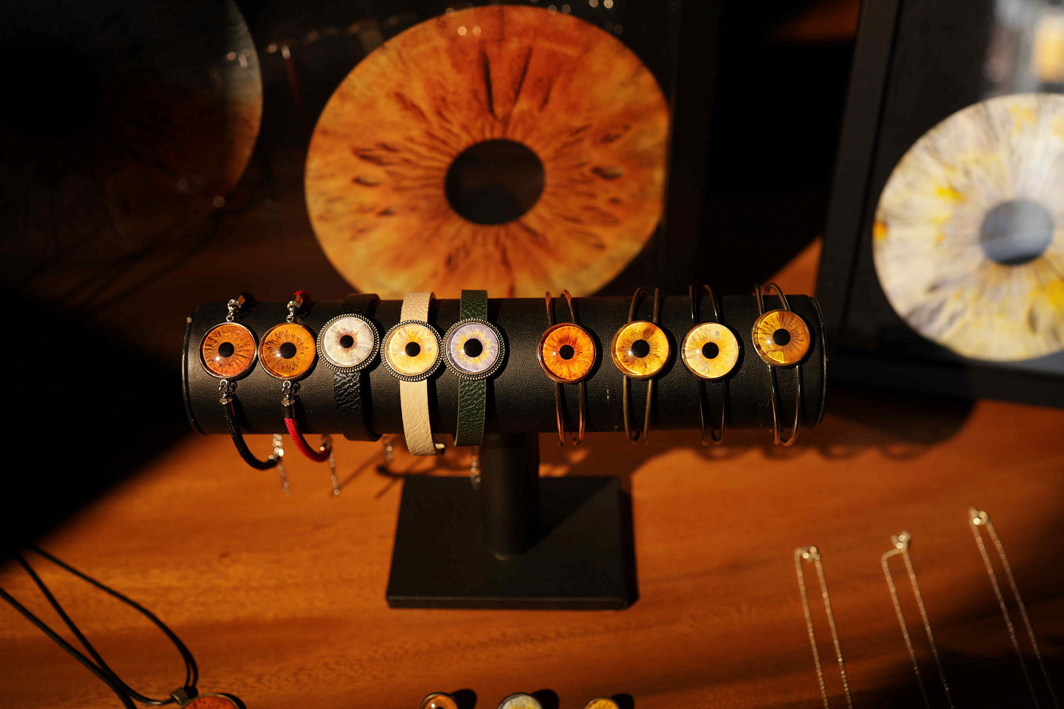 Создание украшений с фото сетчатки глаза