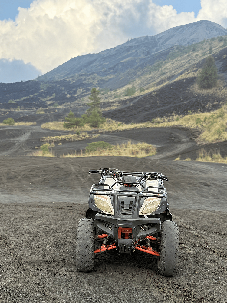 Тур на квадроциклах по окрестностям вулкана Батур Тур на квадроциклах по окрестностям вулкана Батур